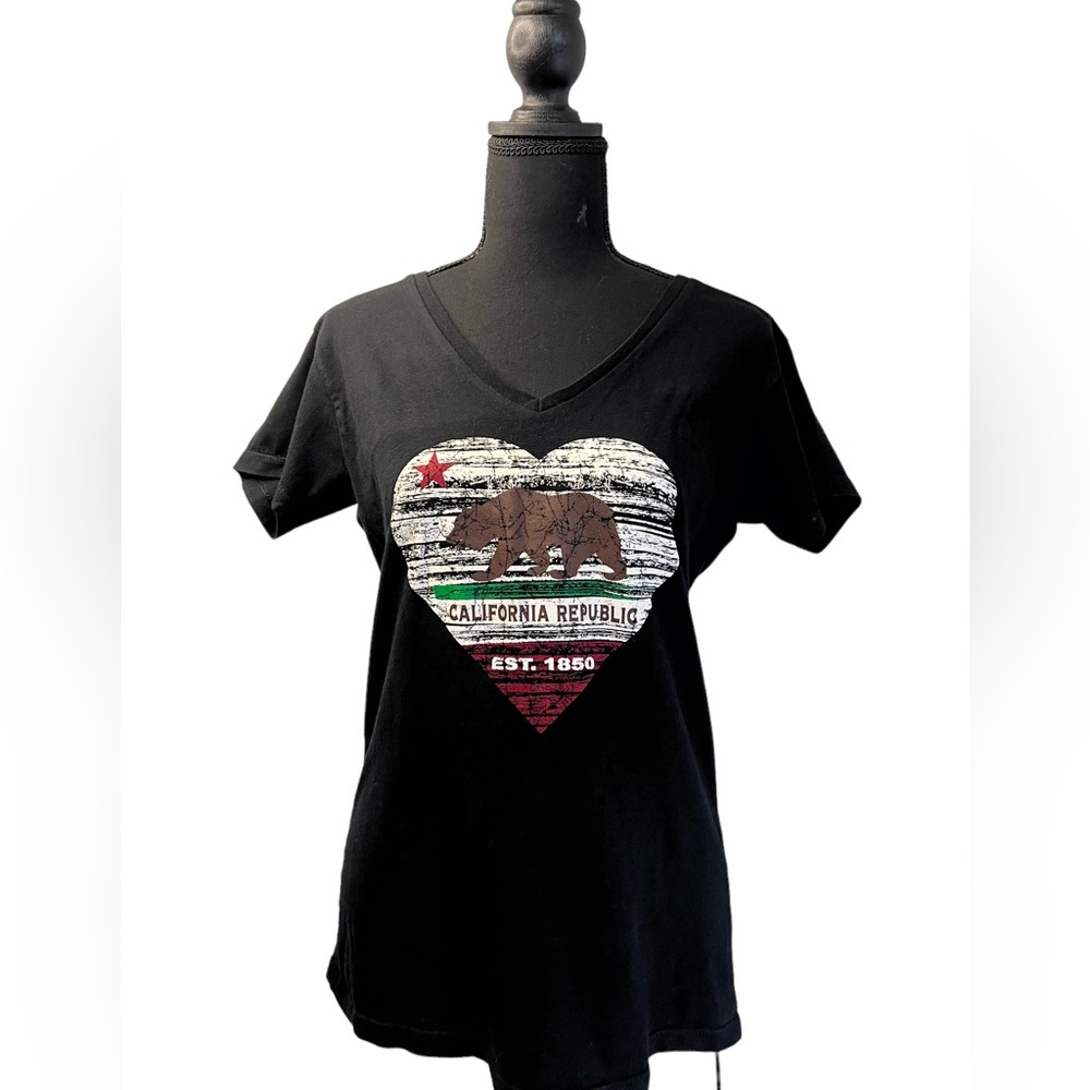 Love California V-Neck Bear Logo T-Shirt, Size M